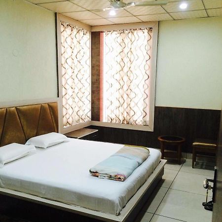 Maharaja Palace Hotel Rohtak ภายนอก รูปภาพ