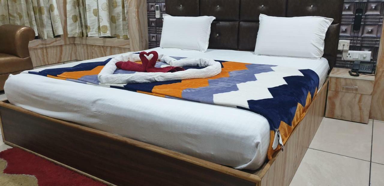 Maharaja Palace Hotel Rohtak ภายนอก รูปภาพ